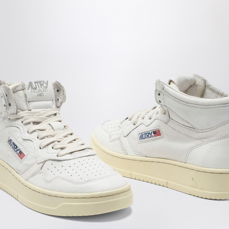 AUTRY Sneakers Medalist Mid in Pelle Bianca SUPER SOFT AUMW LL15