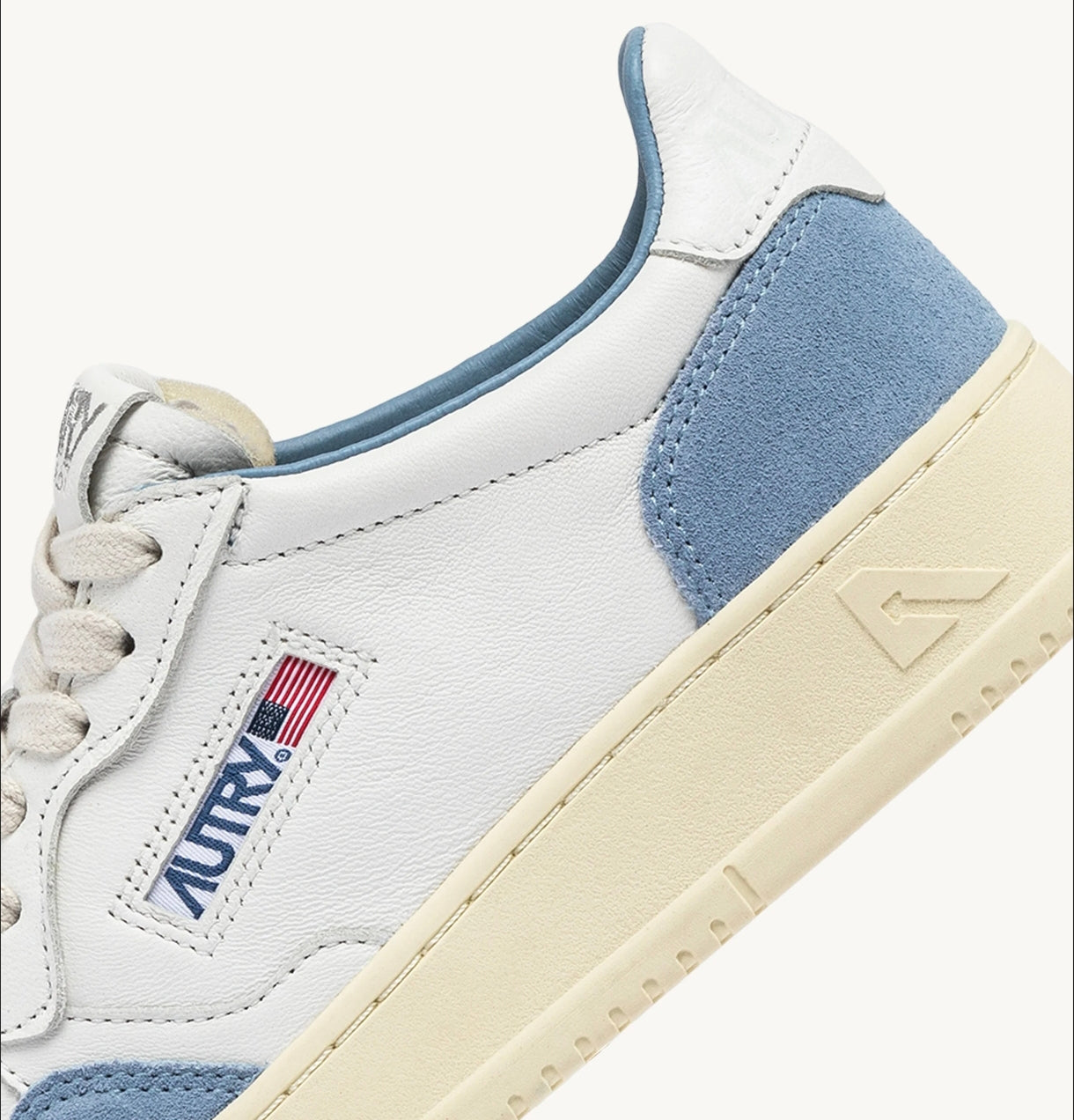 Autry sneakers medalist low in pelle e camoscio bianca e celeste AULW GS26