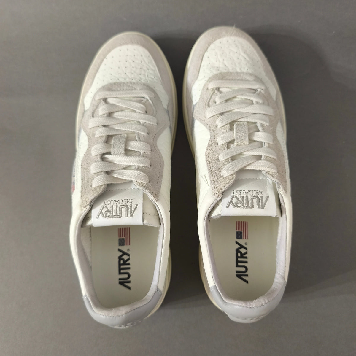 Autry Medalist Low AULW HE04 in Pelle Martellata (Woman)