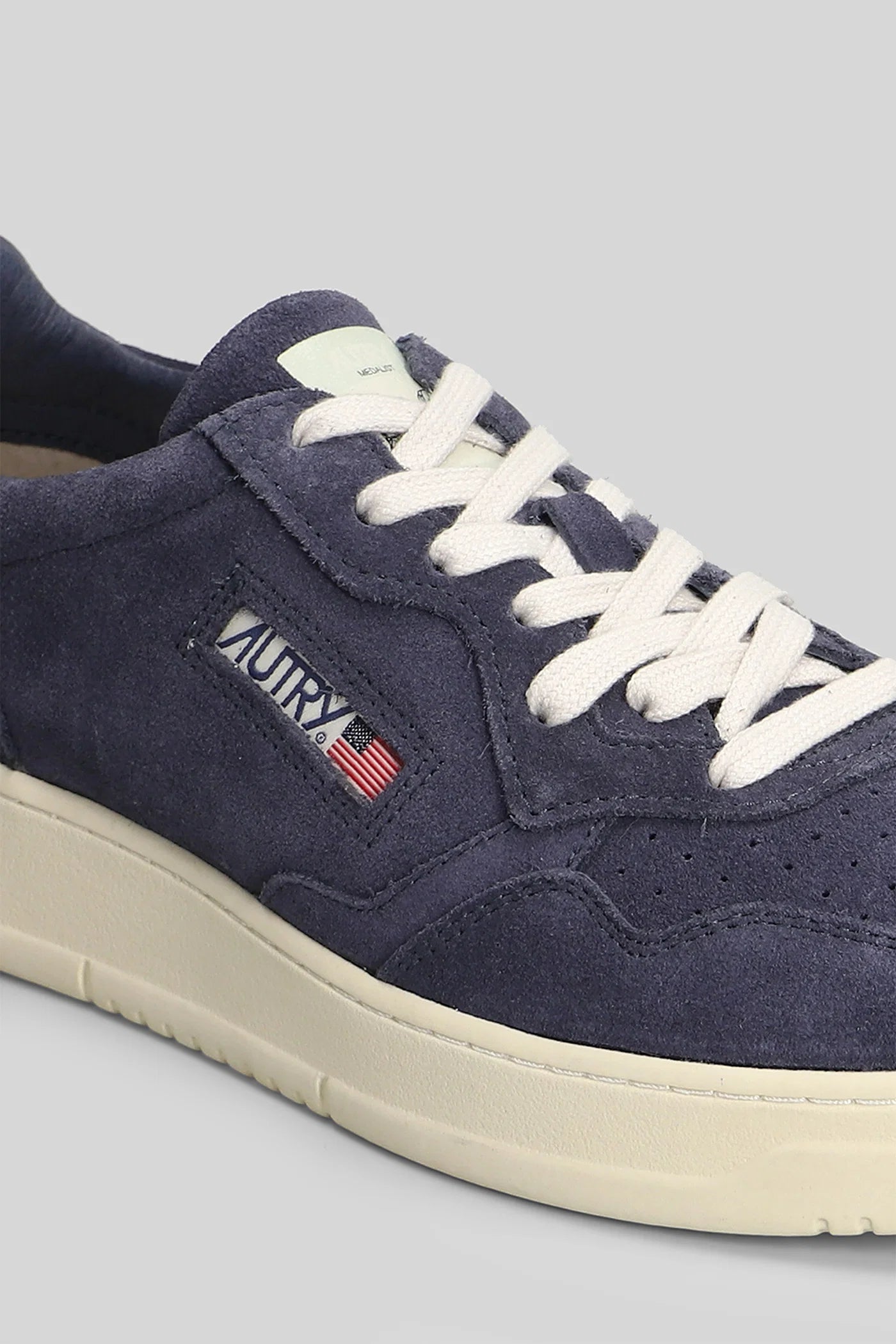 Autry SNEAKERS MEDALIST LOW IN CAMOSCIO BLU AULM UH11