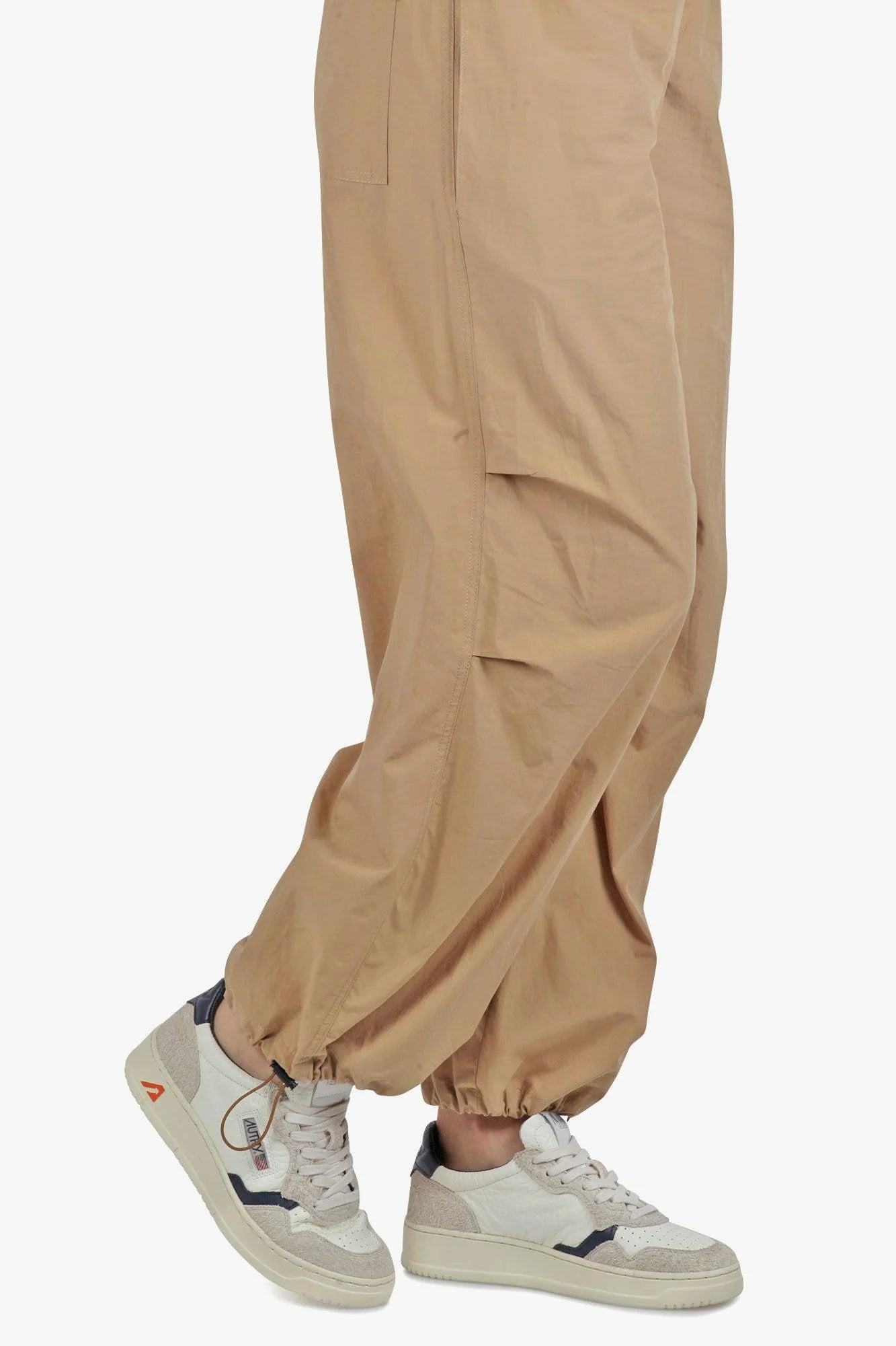 Autry Medalist Low AULW HE02 in pelle martellata e camoscio