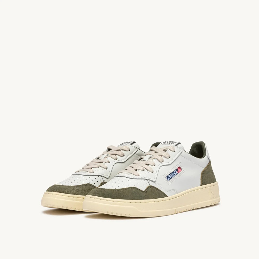 Autry Medalist Low AULW FT21 in pelle e Camoscio Verde Fumè (Man)