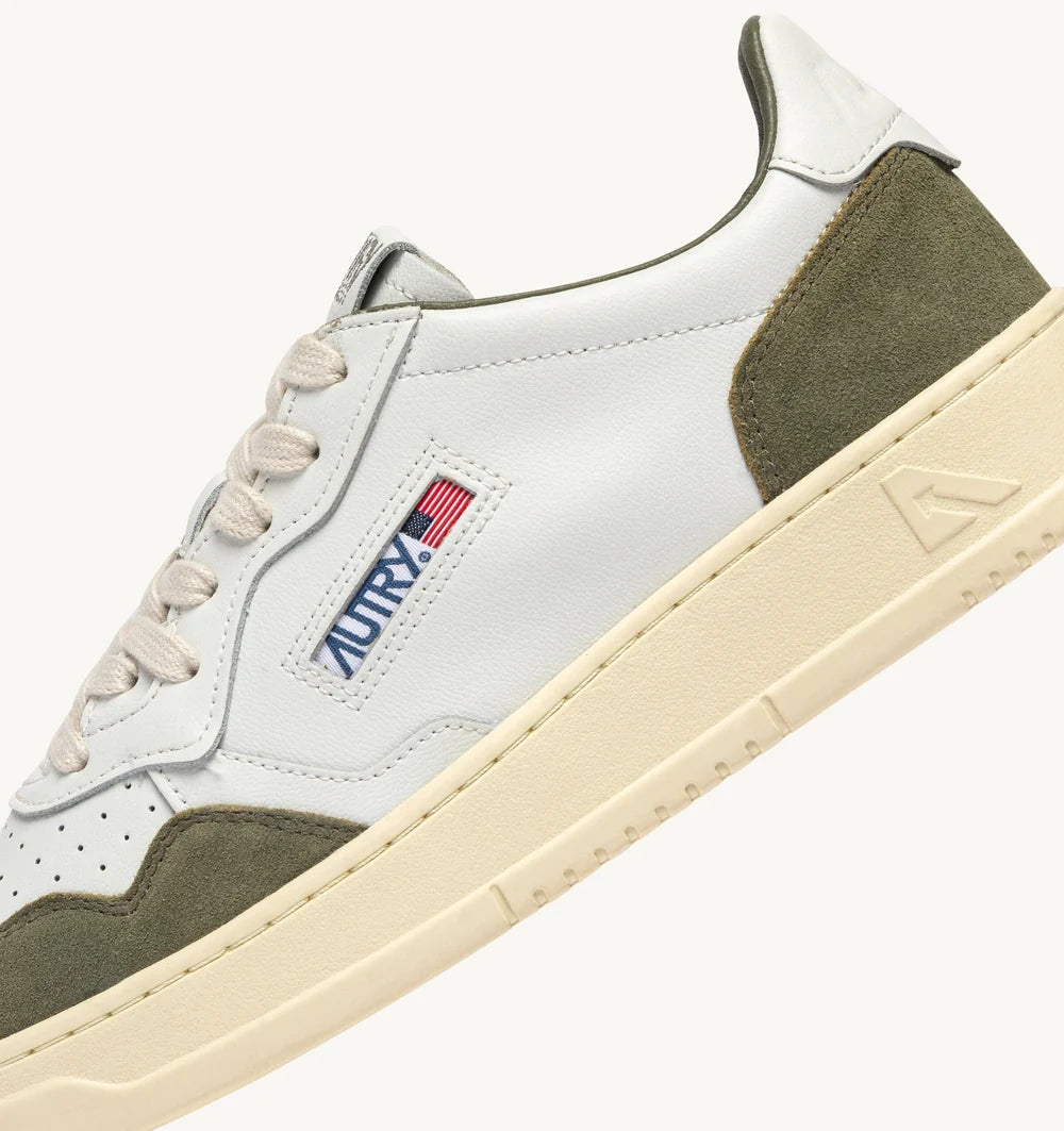 Autry Medalist Low AULW FT21 in pelle e Camoscio Verde Fumè (Man)