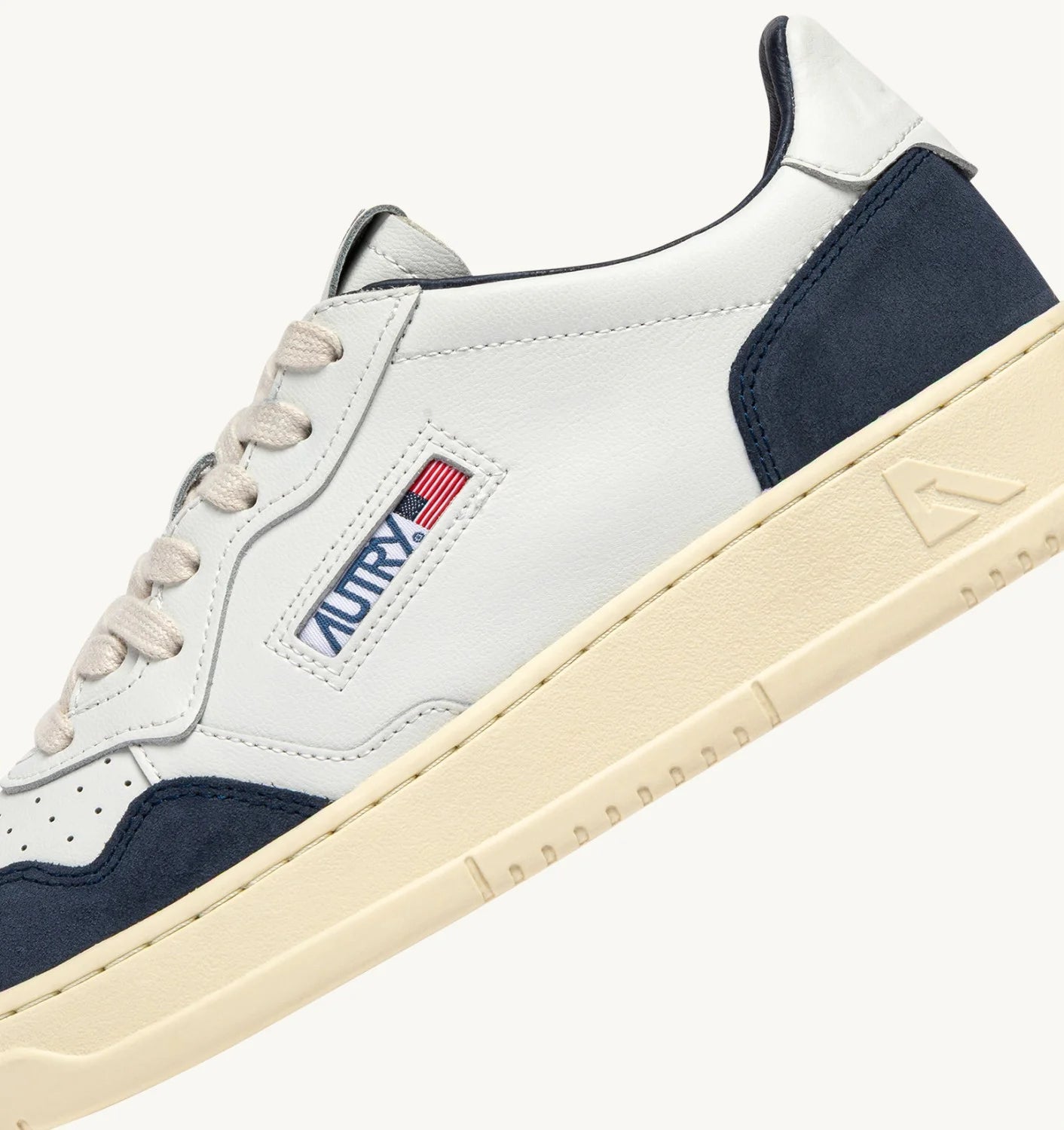 AUTRY SNEAKERS MEDALIST LOW IN PELLE BIANCA E SUEDE DENIM AULM FT22