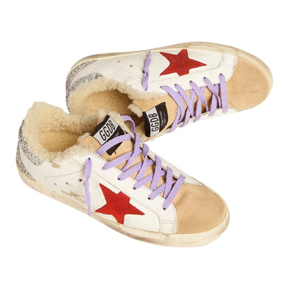 Golden Goose   Sneakers Super-Star con fodera in montone e stella in camoscio rosso